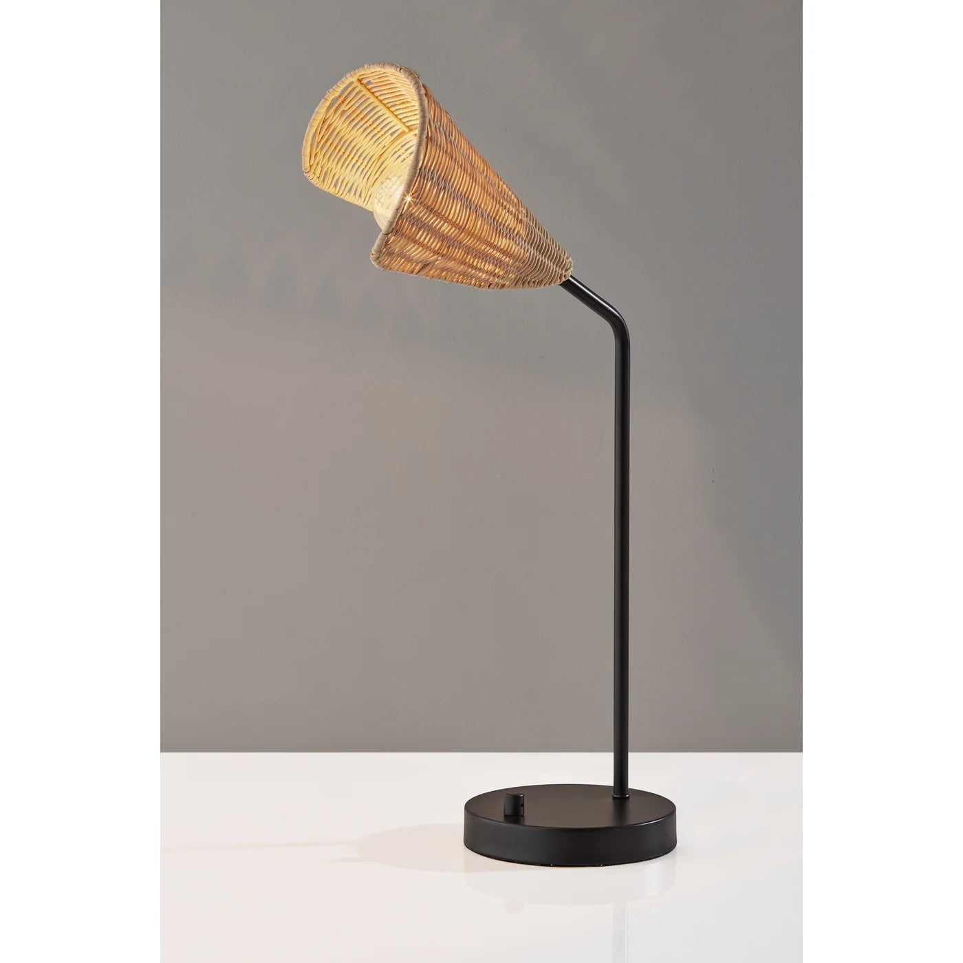 COVE lampe métal et rotin naturel 20.25'' 5112-01 | Luminaire Plus.ca