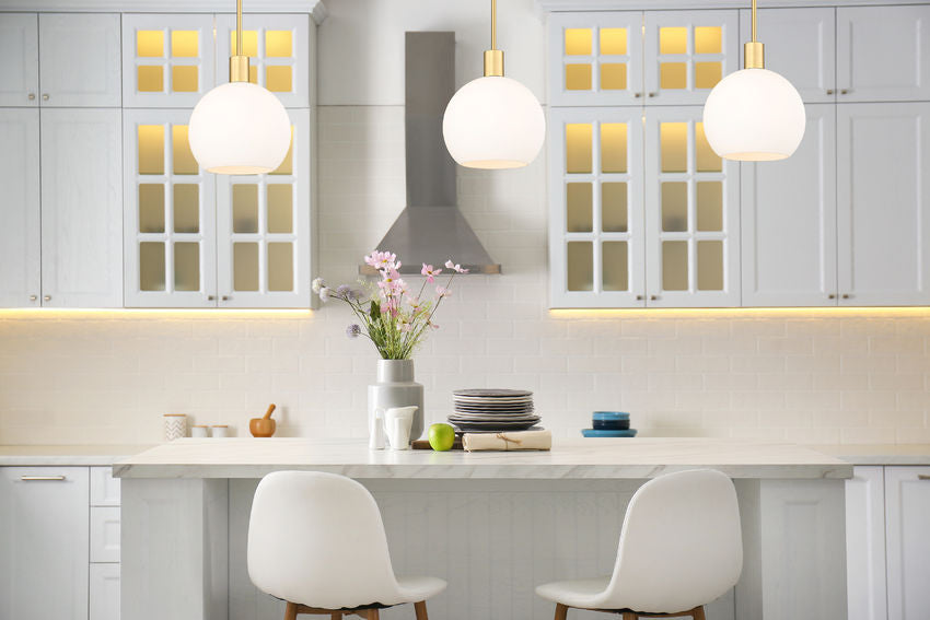 MARGO luminaire verre rond opale blanc 9 3/4'' | Luminaire Plus.ca