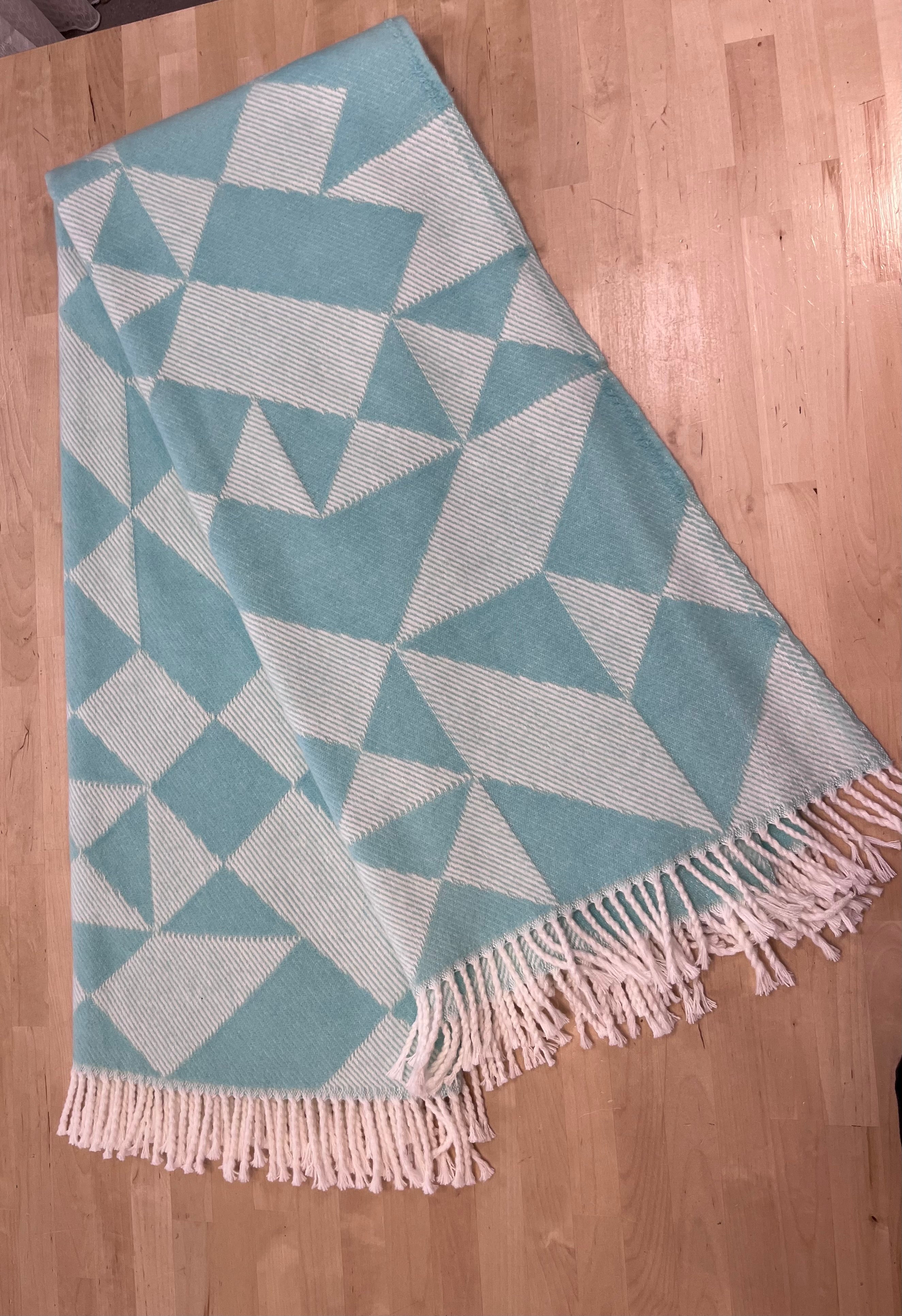 JETÉ turquoise et blanc 64 X 52