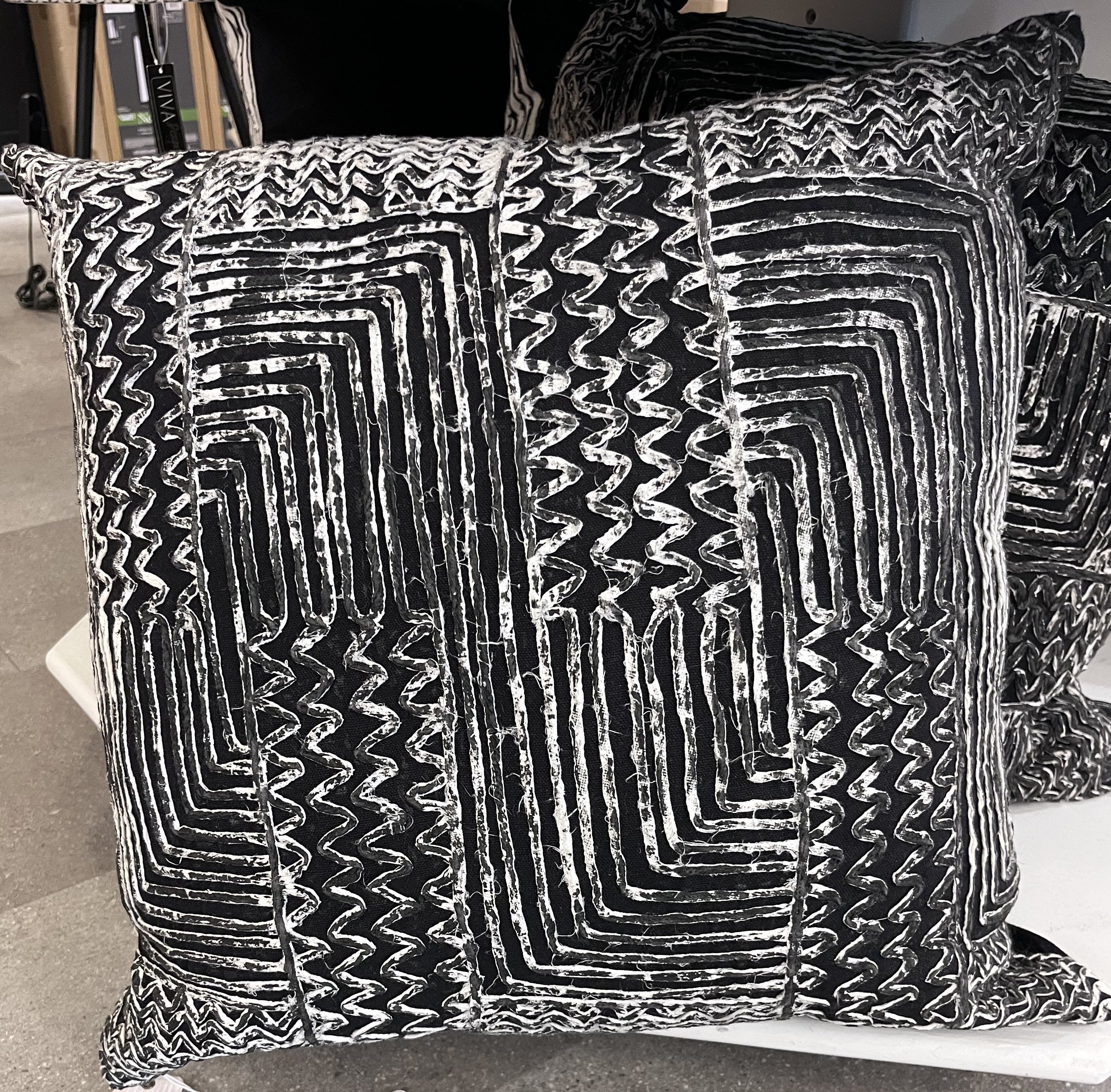 COUSSINS 20 X 20 noir et blanc / ensemble de 2