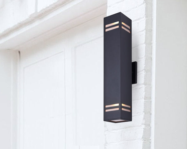 TAY luminaire mural extérieur noir IOL309BK | Luminaire Plus.ca