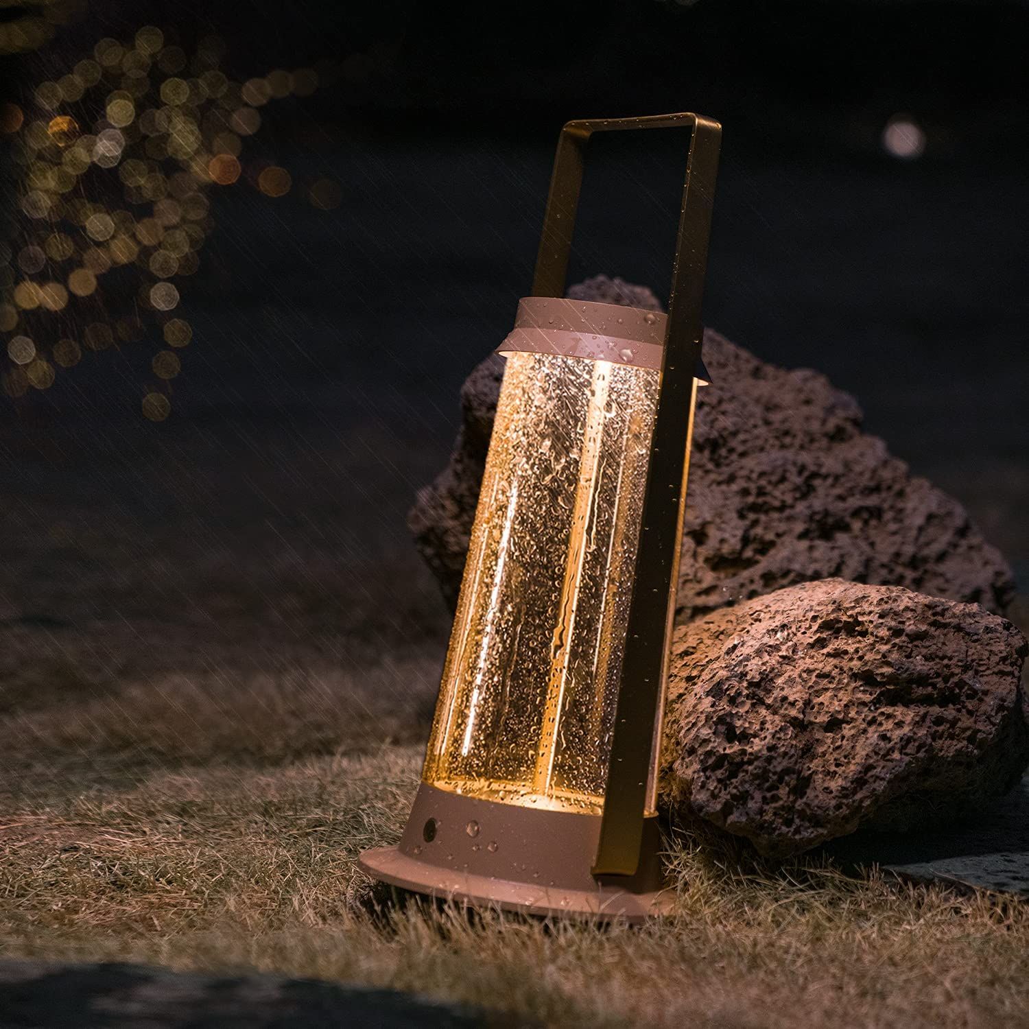 EXPLORER lampe de table portative extérieure T140011-KHAKI | Luminaire Plus.ca